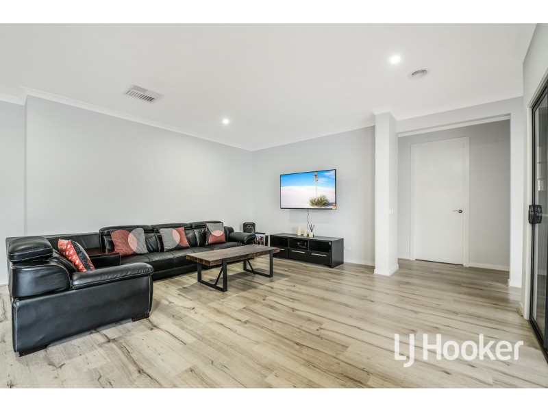 118 Lineham Drive, Cranbourne East VIC 3977