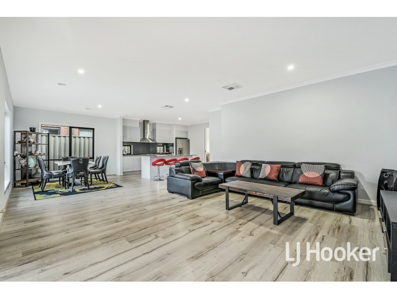 118 Lineham Drive, Cranbourne East VIC 3977