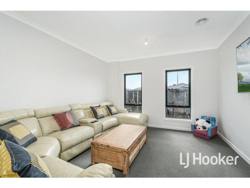 118 Lineham Drive, Cranbourne East VIC 3977