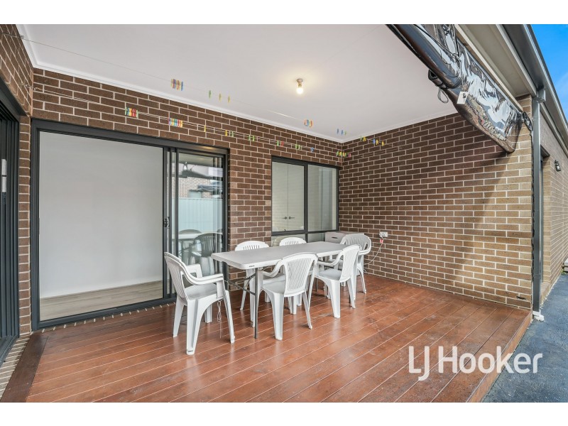 118 Lineham Drive, Cranbourne East VIC 3977