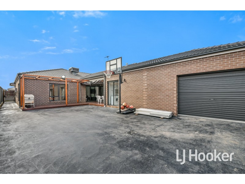 118 Lineham Drive, Cranbourne East VIC 3977