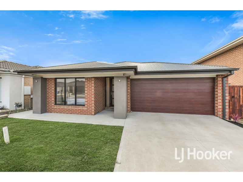 61 Castillo Avenue, Clyde North VIC 3978