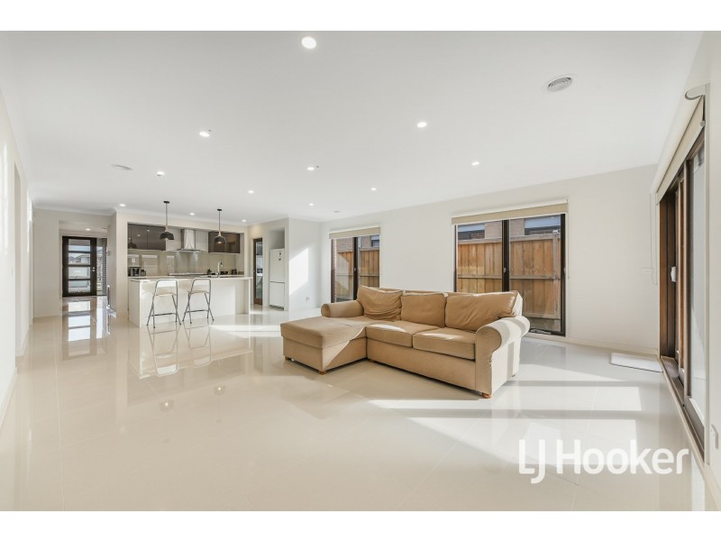 61 Castillo Avenue, Clyde North VIC 3978