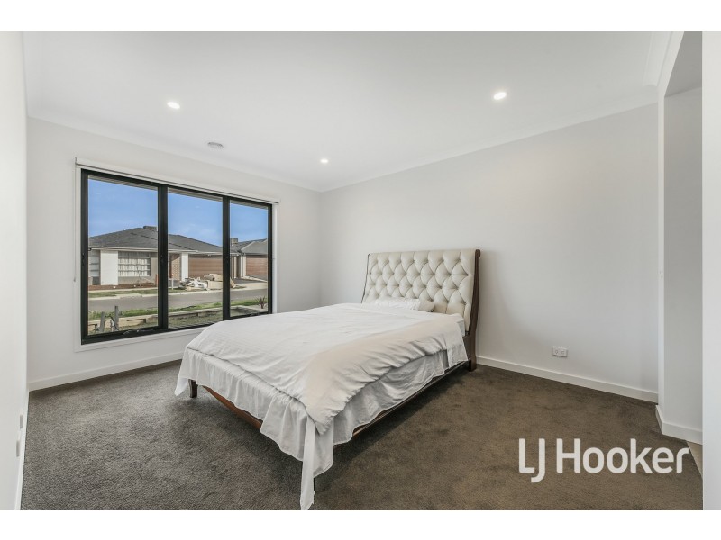 61 Castillo Avenue, Clyde North VIC 3978