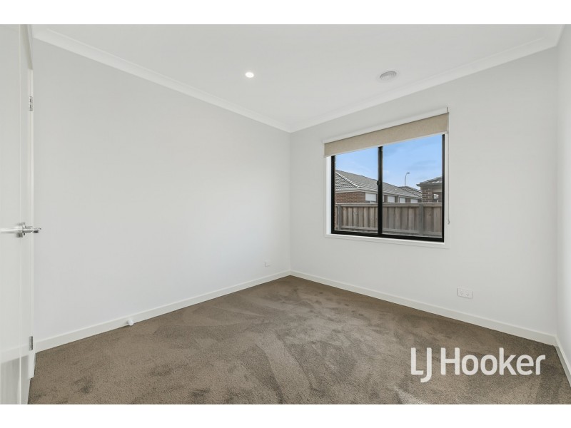 61 Castillo Avenue, Clyde North VIC 3978