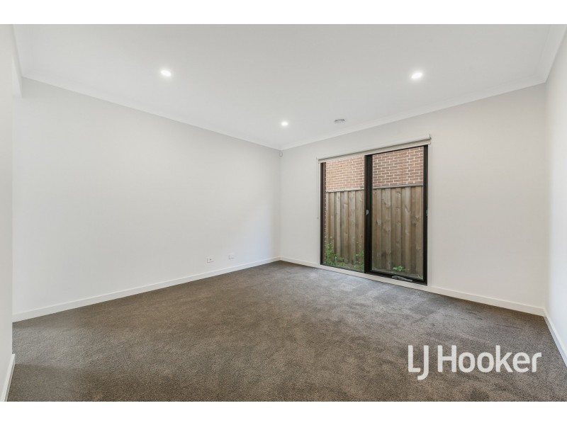 61 Castillo Avenue, Clyde North VIC 3978