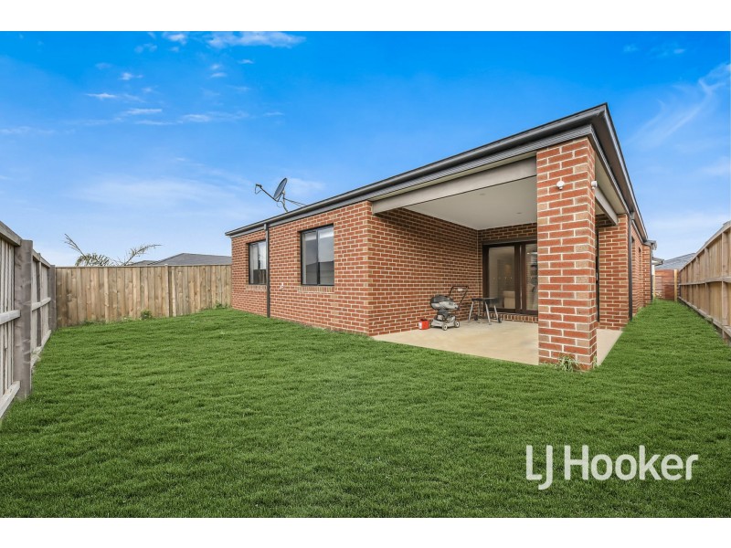 61 Castillo Avenue, Clyde North VIC 3978