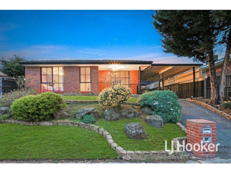 39 Amber Drive, Hampton Park VIC 3976