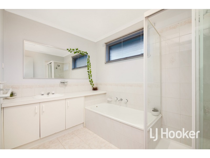 39 Amber Drive, Hampton Park VIC 3976