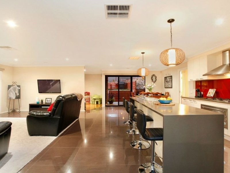 27 Windermere Boulevard, Pakenham VIC 3810