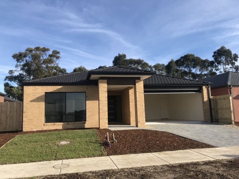 104 Fiorelli Boulevard, Cranbourne East VIC 3977