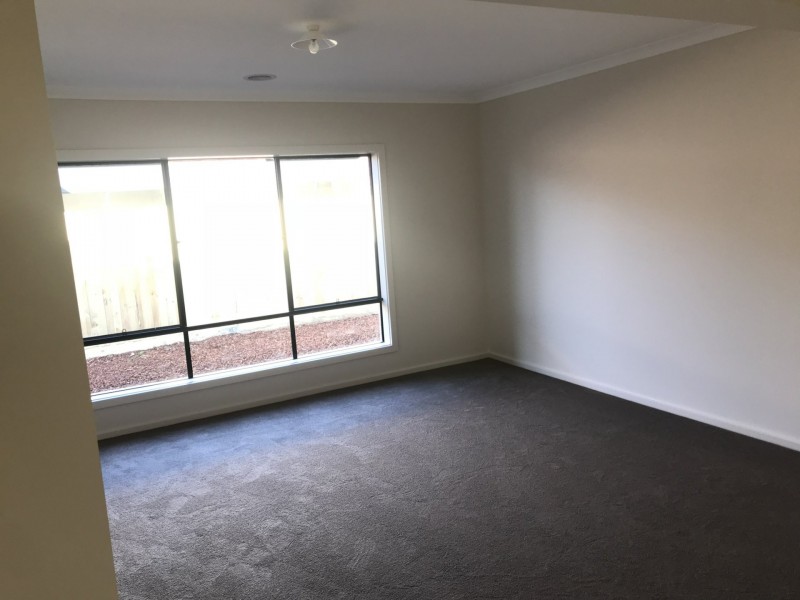 104 Fiorelli Boulevard, Cranbourne East VIC 3977