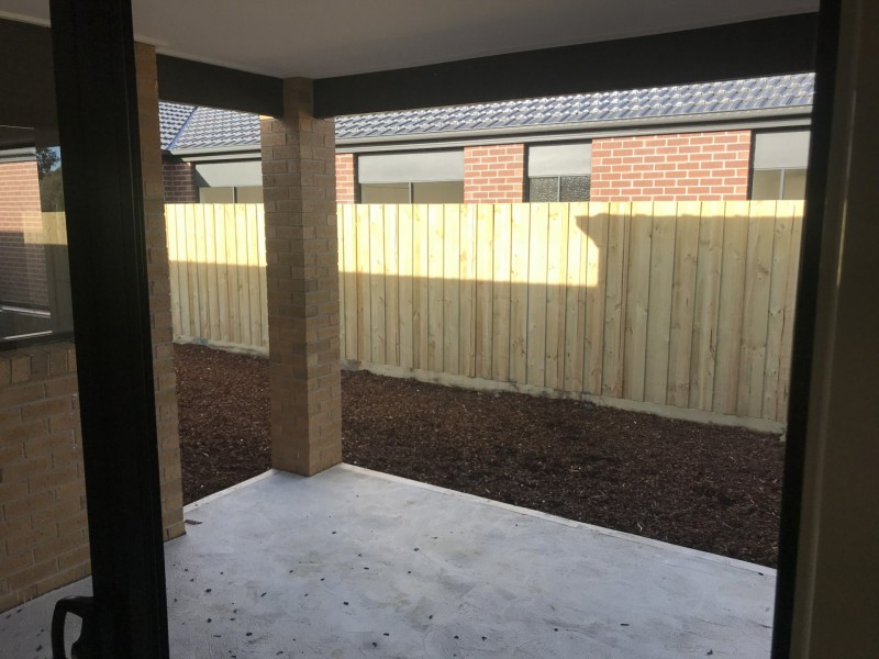 104 Fiorelli Boulevard, Cranbourne East VIC 3977