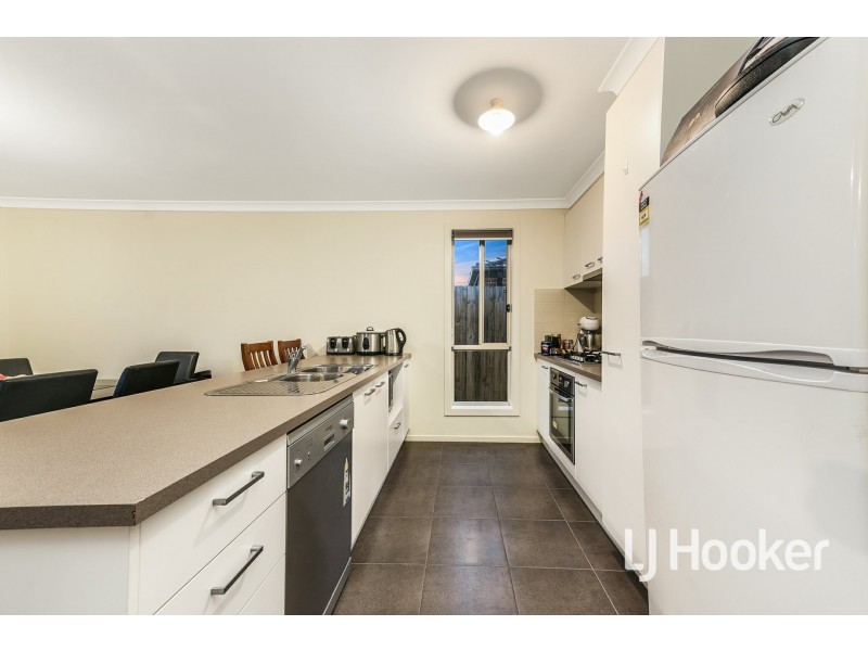 50 Tangemere Way, Cranbourne East VIC 3977