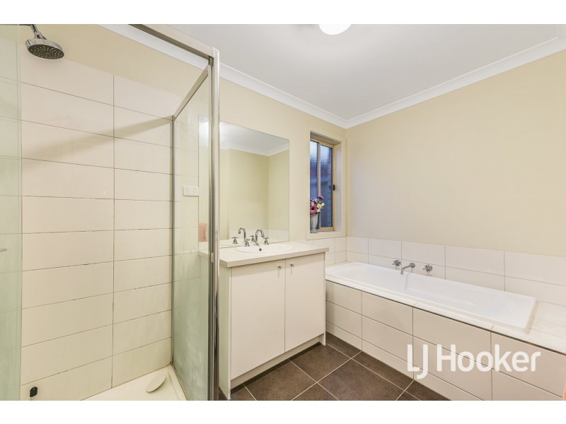 50 Tangemere Way, Cranbourne East VIC 3977