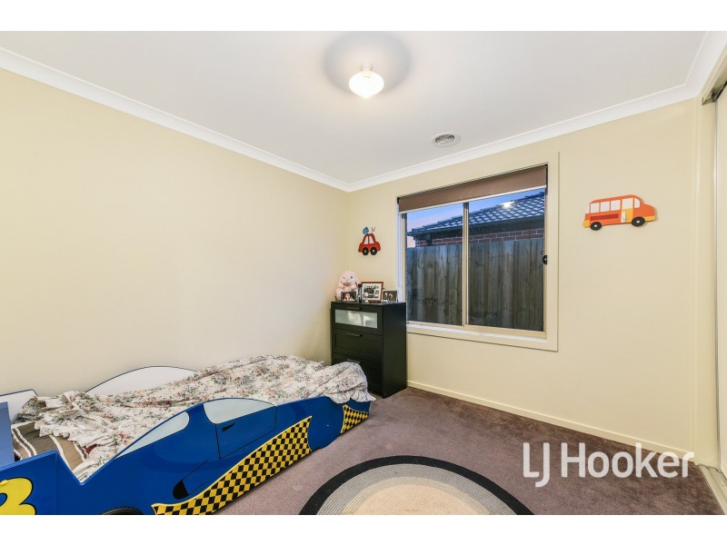 50 Tangemere Way, Cranbourne East VIC 3977