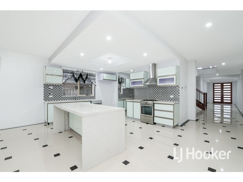 21 Lancashire Drive, Cranbourne North VIC 3977