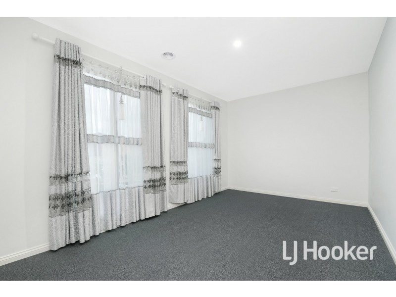21 Lancashire Drive, Cranbourne North VIC 3977