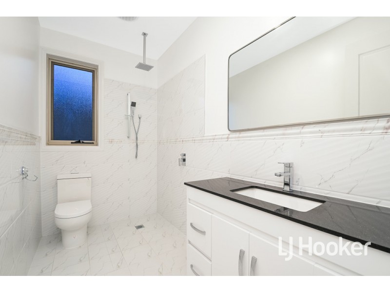 21 Lancashire Drive, Cranbourne North VIC 3977