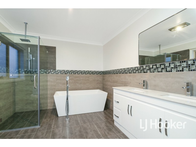 21 Lancashire Drive, Cranbourne North VIC 3977
