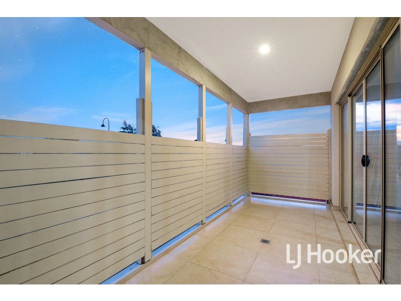 21 Lancashire Drive, Cranbourne North VIC 3977