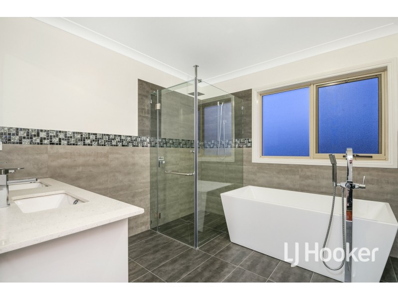 21 Lancashire Drive, Cranbourne North VIC 3977