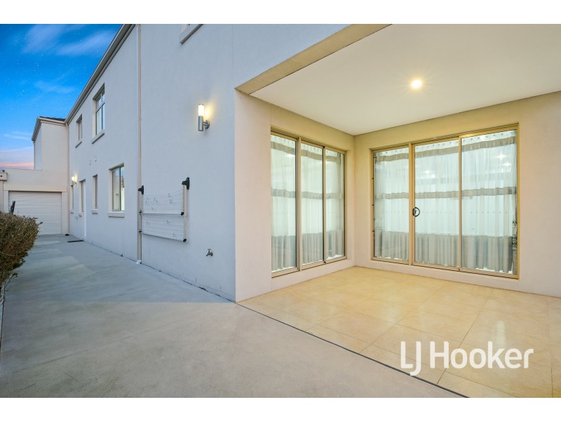 21 Lancashire Drive, Cranbourne North VIC 3977