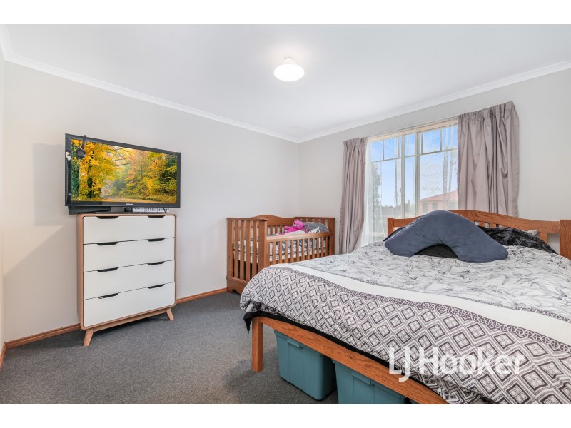 41 Central Parkway, Cranbourne West VIC 3977