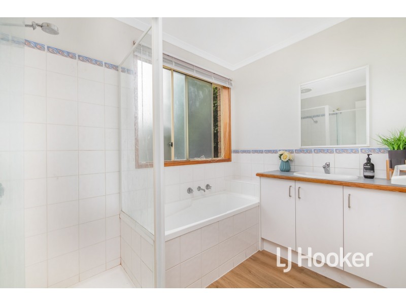 41 Central Parkway, Cranbourne West VIC 3977