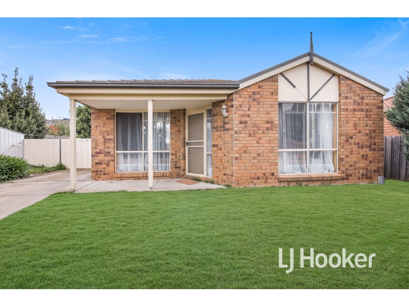 41 Central Parkway, Cranbourne West VIC 3977