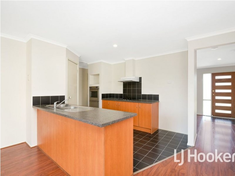 4 Thames Court, Cranbourne East VIC 3977