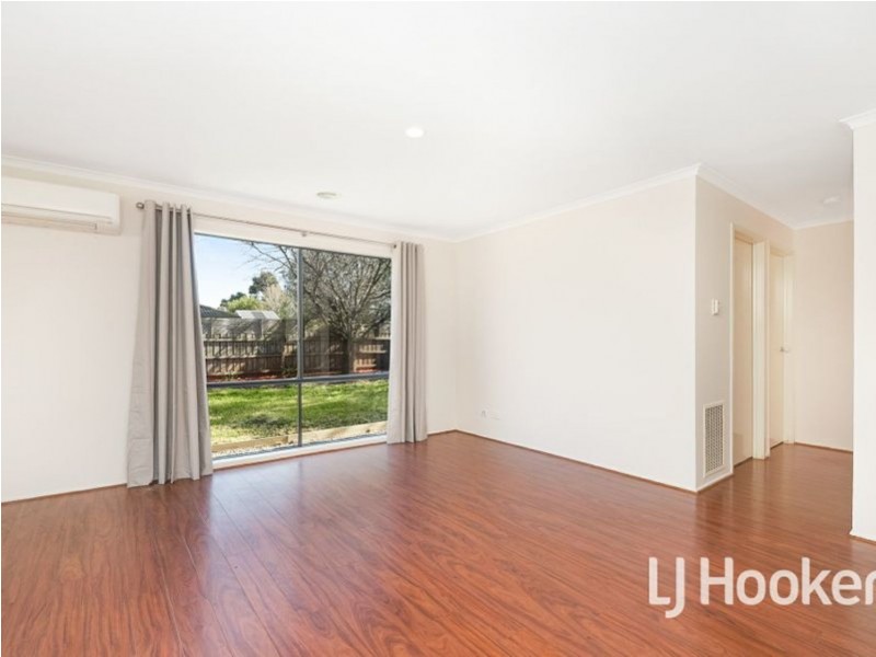4 Thames Court, Cranbourne East VIC 3977