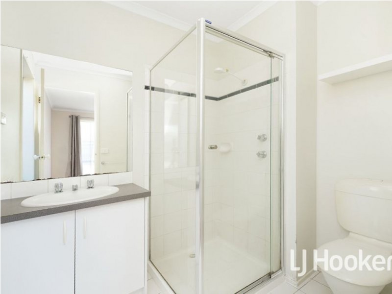 4 Thames Court, Cranbourne East VIC 3977