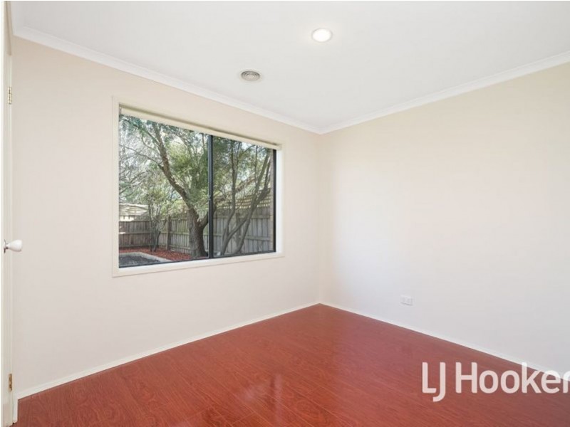 4 Thames Court, Cranbourne East VIC 3977