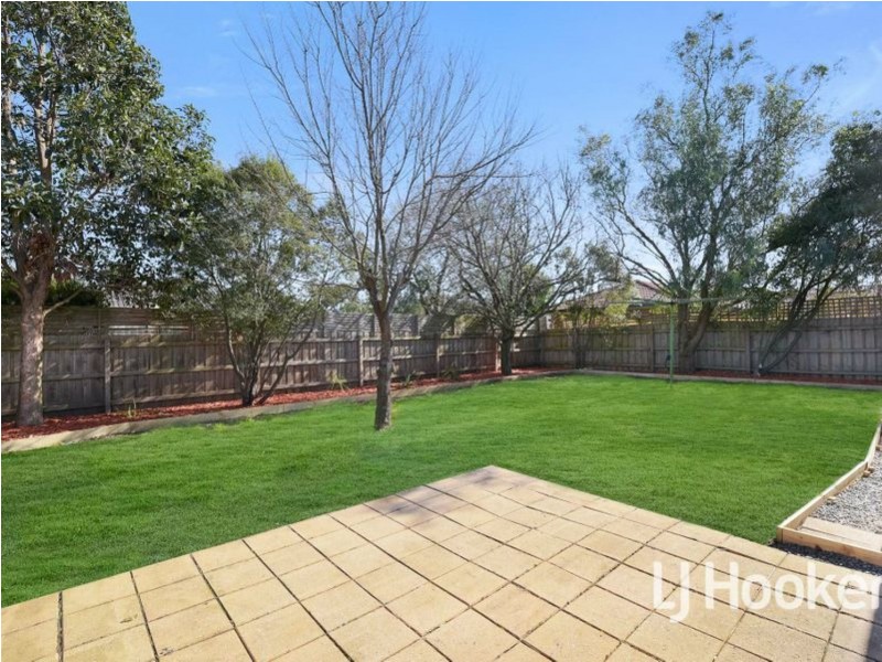 4 Thames Court, Cranbourne East VIC 3977