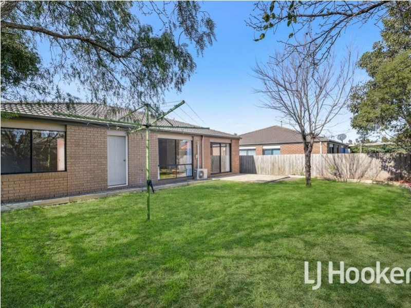 4 Thames Court, Cranbourne East VIC 3977