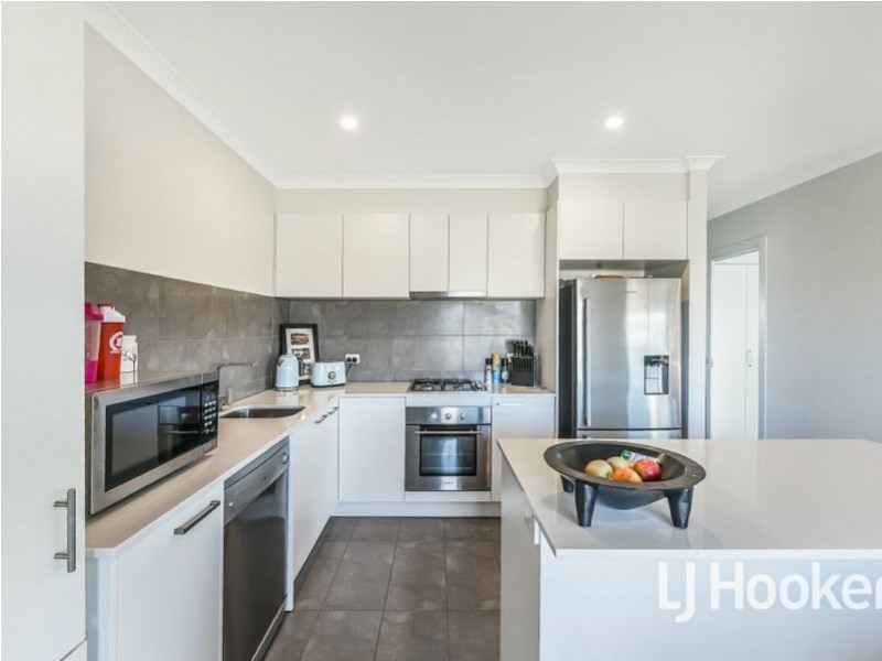 39 Sallys Run, Hampton Park VIC 3976