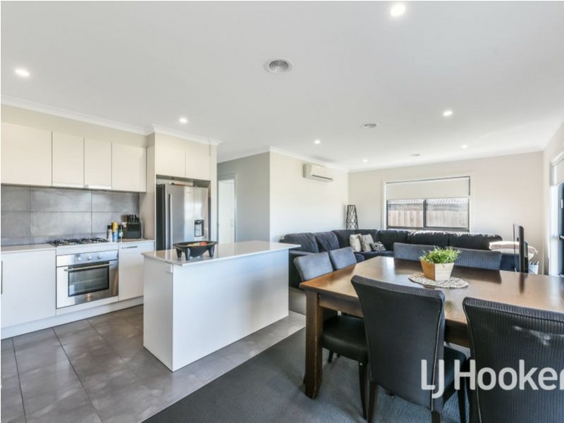 39 Sallys Run, Hampton Park VIC 3976