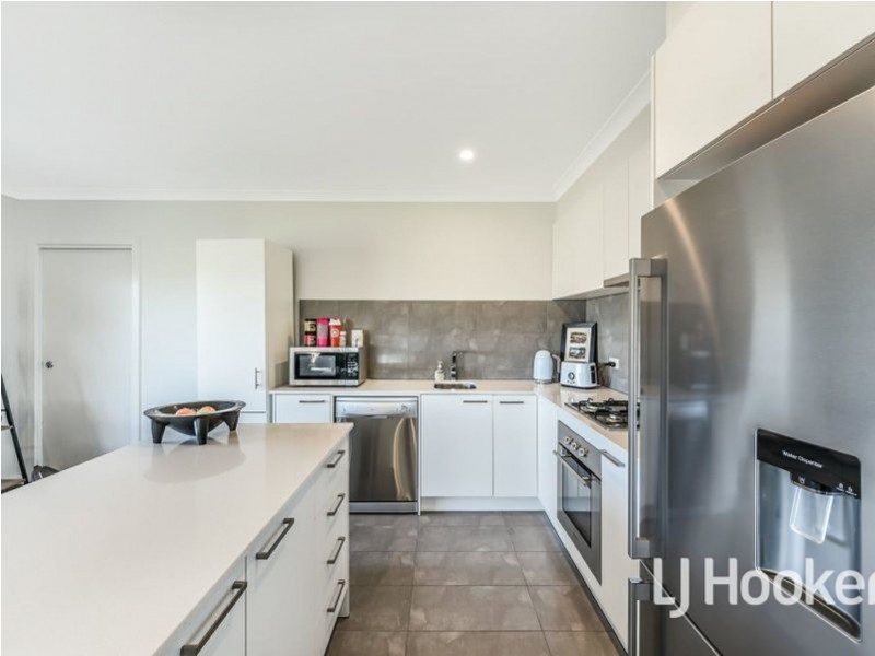 39 Sallys Run, Hampton Park VIC 3976