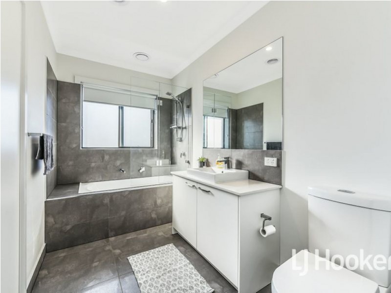 39 Sallys Run, Hampton Park VIC 3976