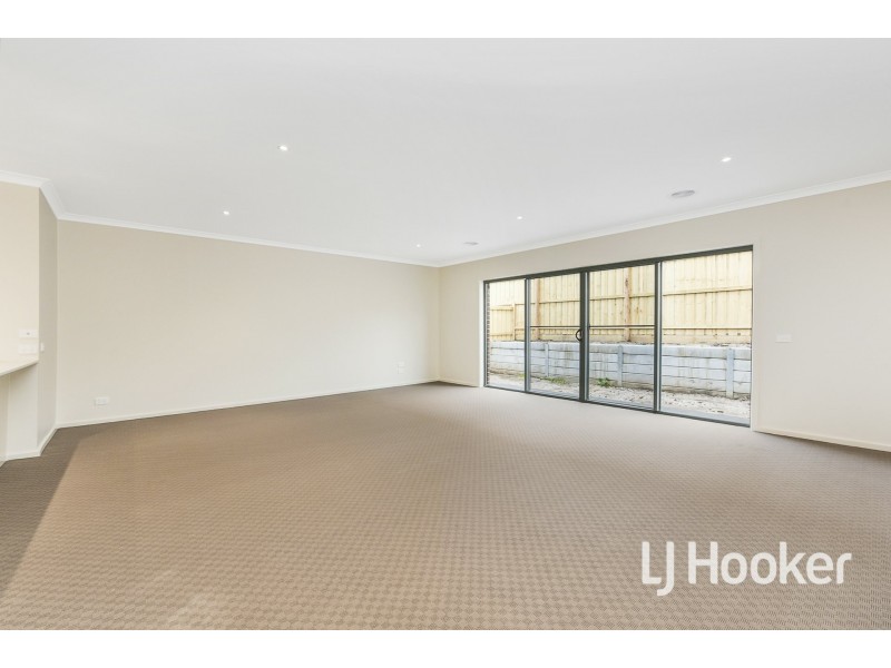 65 Highmount Drive, Hampton Park VIC 3976