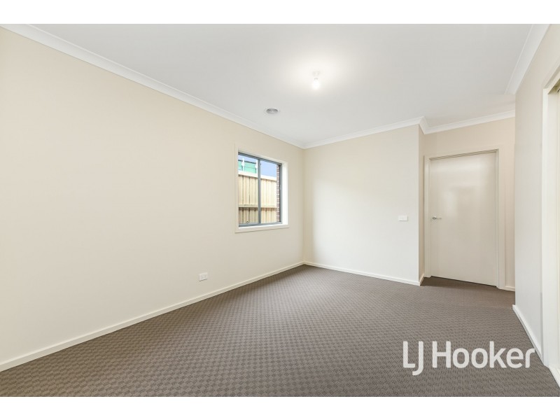 65 Highmount Drive, Hampton Park VIC 3976
