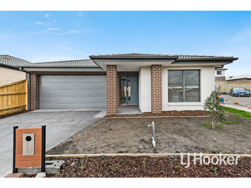 65 Highmount Drive, Hampton Park VIC 3976