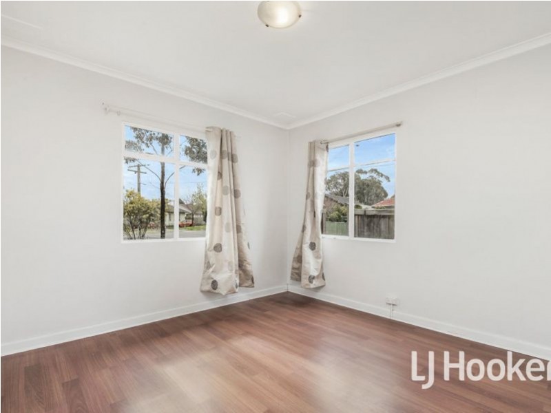 32 Oak Avenue, Doveton VIC 3177