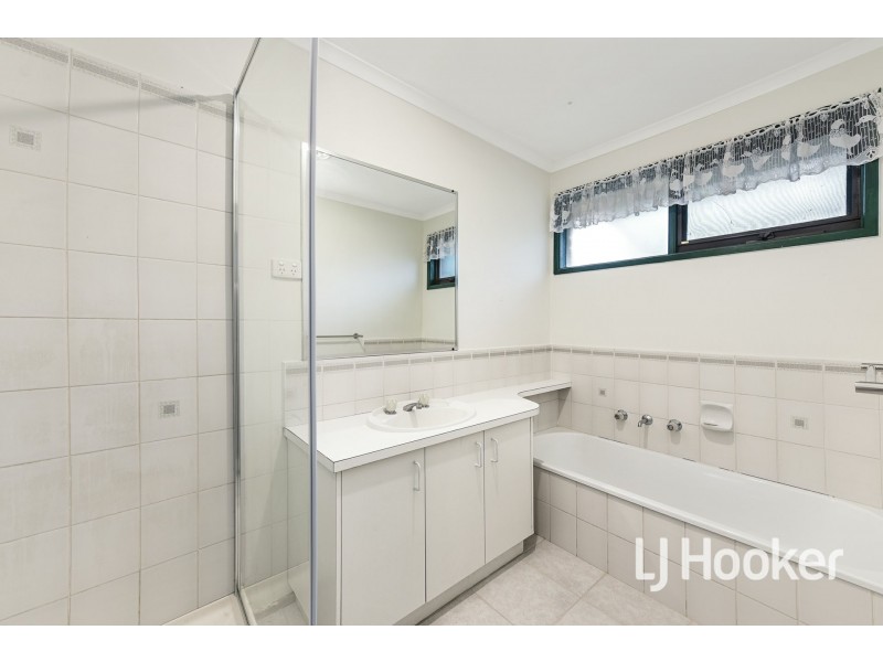 4 Dewpoint Crescent, Hampton Park VIC 3976