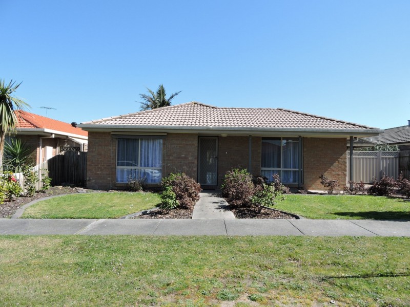 8 Sheffield Close, Pakenham VIC 3810