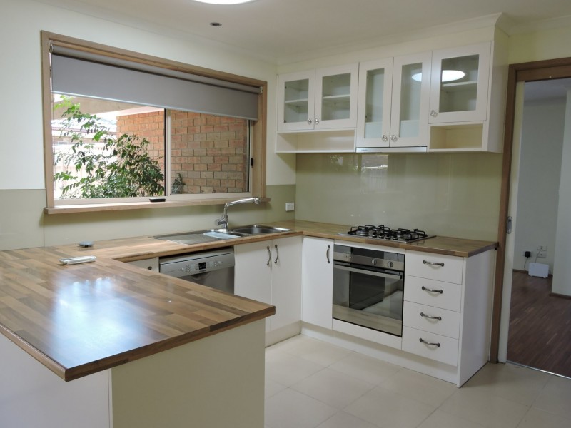 8 Sheffield Close, Pakenham VIC 3810