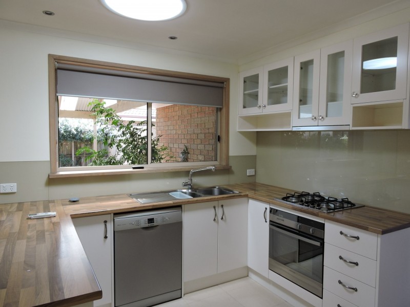 8 Sheffield Close, Pakenham VIC 3810