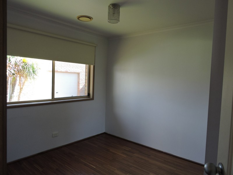 8 Sheffield Close, Pakenham VIC 3810