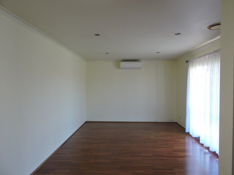 8 Sheffield Close, Pakenham VIC 3810